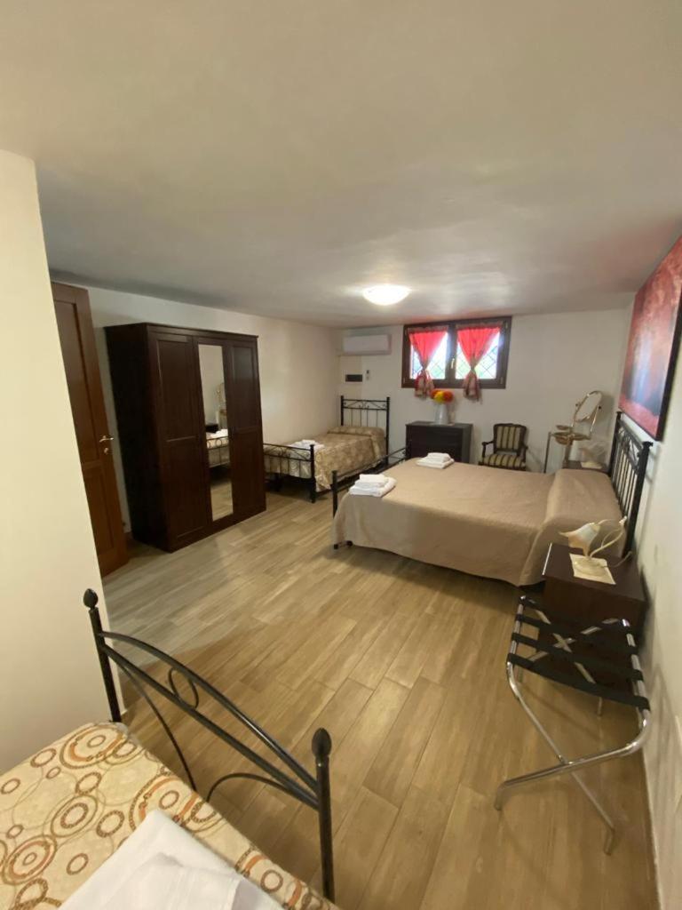 La Casa Del Borgo-Intero Appartamento Latina Bagian luar foto